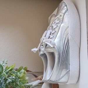 Puma Vikky Metallic Silver Low Top Sneaker ** Sz 8.5
